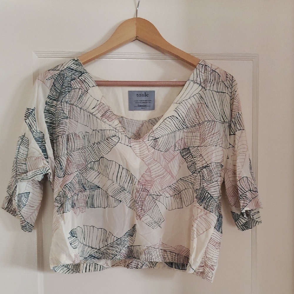 Tonle Cream and Green Leaf Pattern Blouse